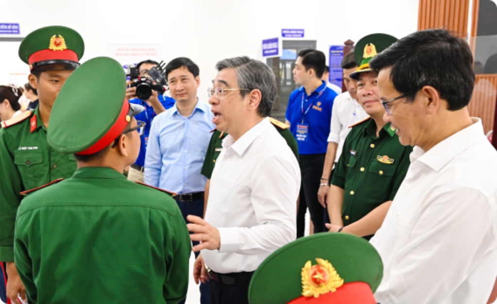 cán bộ cấp cao côn đảo tại buổi lễ