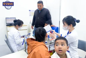 chuẩn bị tiêm ngừa