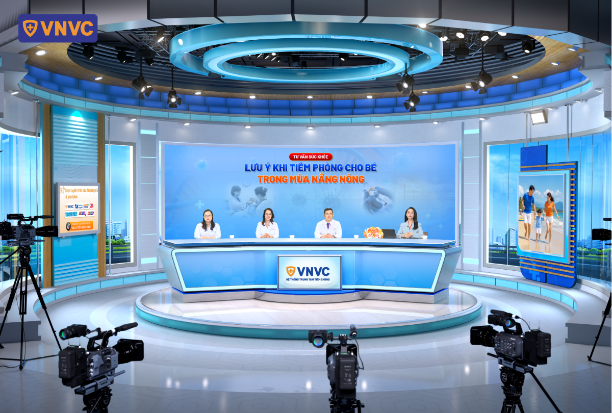 livestream tư vấn tiêm vắc xin mùa hè