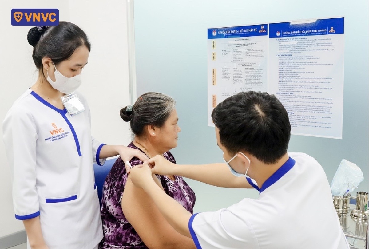 tiêm chủng vắc xin phòng bệnh truyền nhiễm