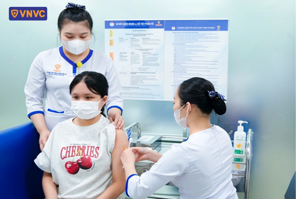 tiêm vắc xin phòng bệnh dại cho trẻ