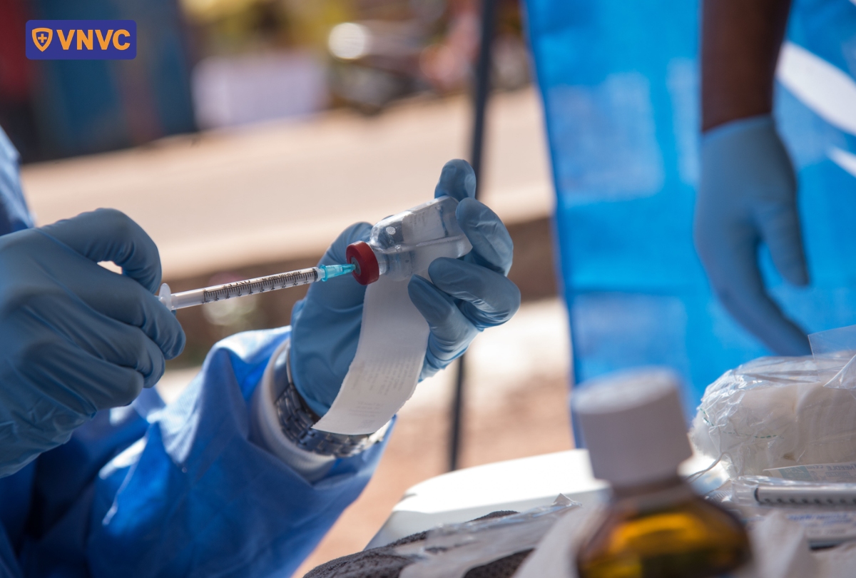 tiêm vắc xin phòng virus zaire