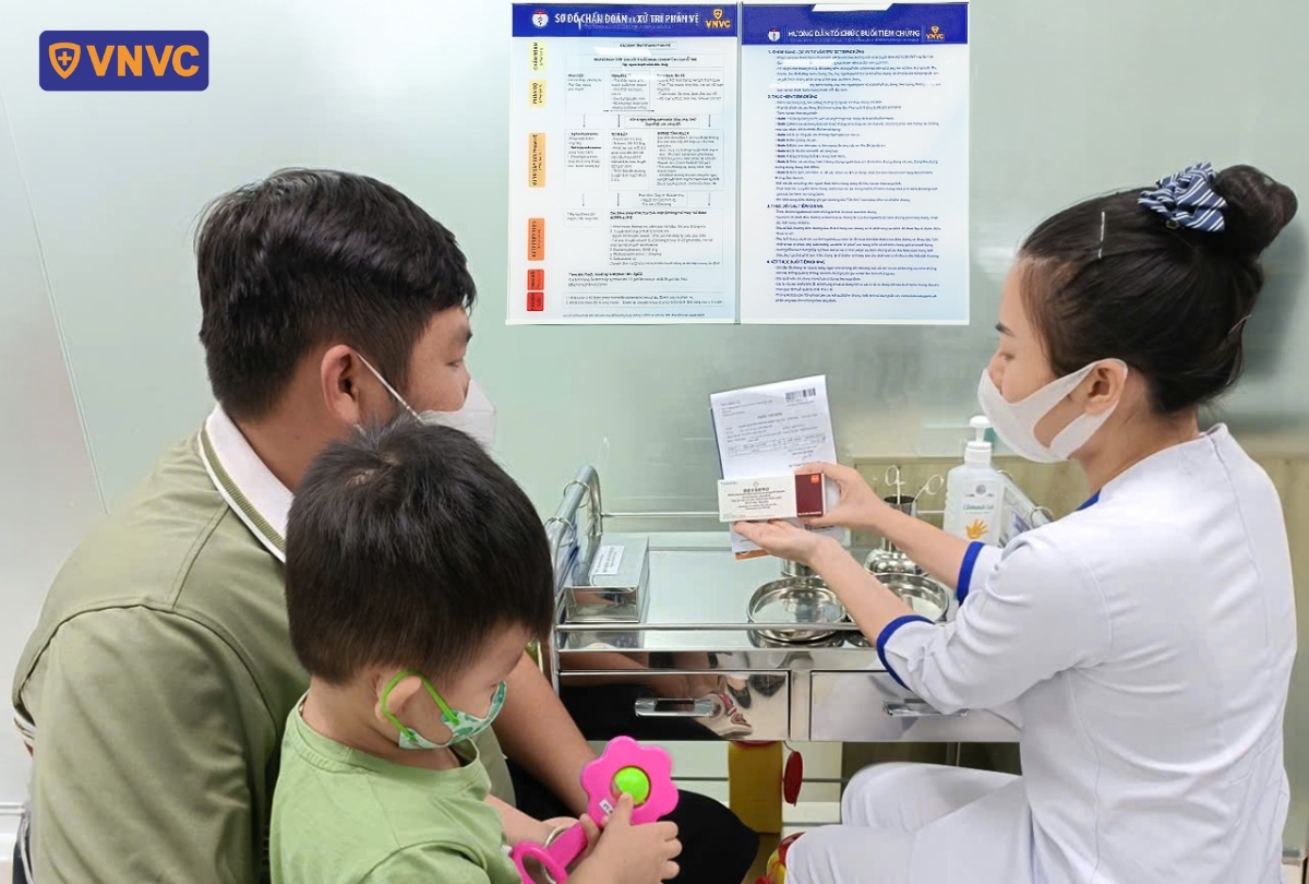trẻ tiêm vắc xin não mô cầu nhóm b