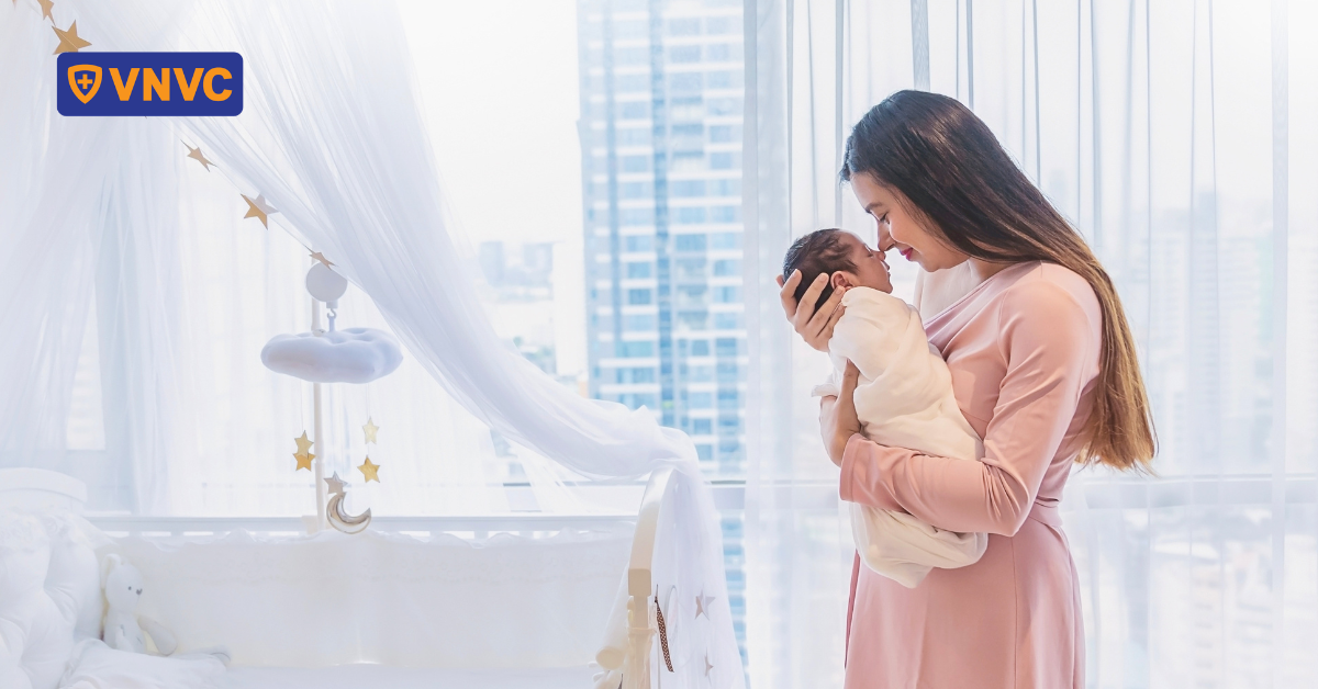 Nguồn lây bệnh gần trẻ sơ sinh nhất lại chính là người nhà