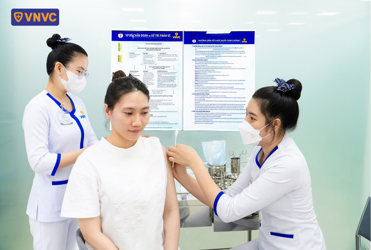 tiêm vắc xin cho phụ nữ