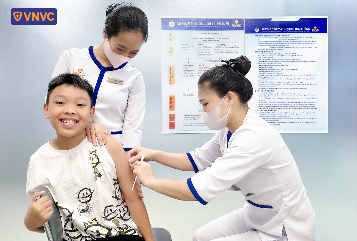 trẻ em tiêm phòng sốt xuất huyết tại vnvc