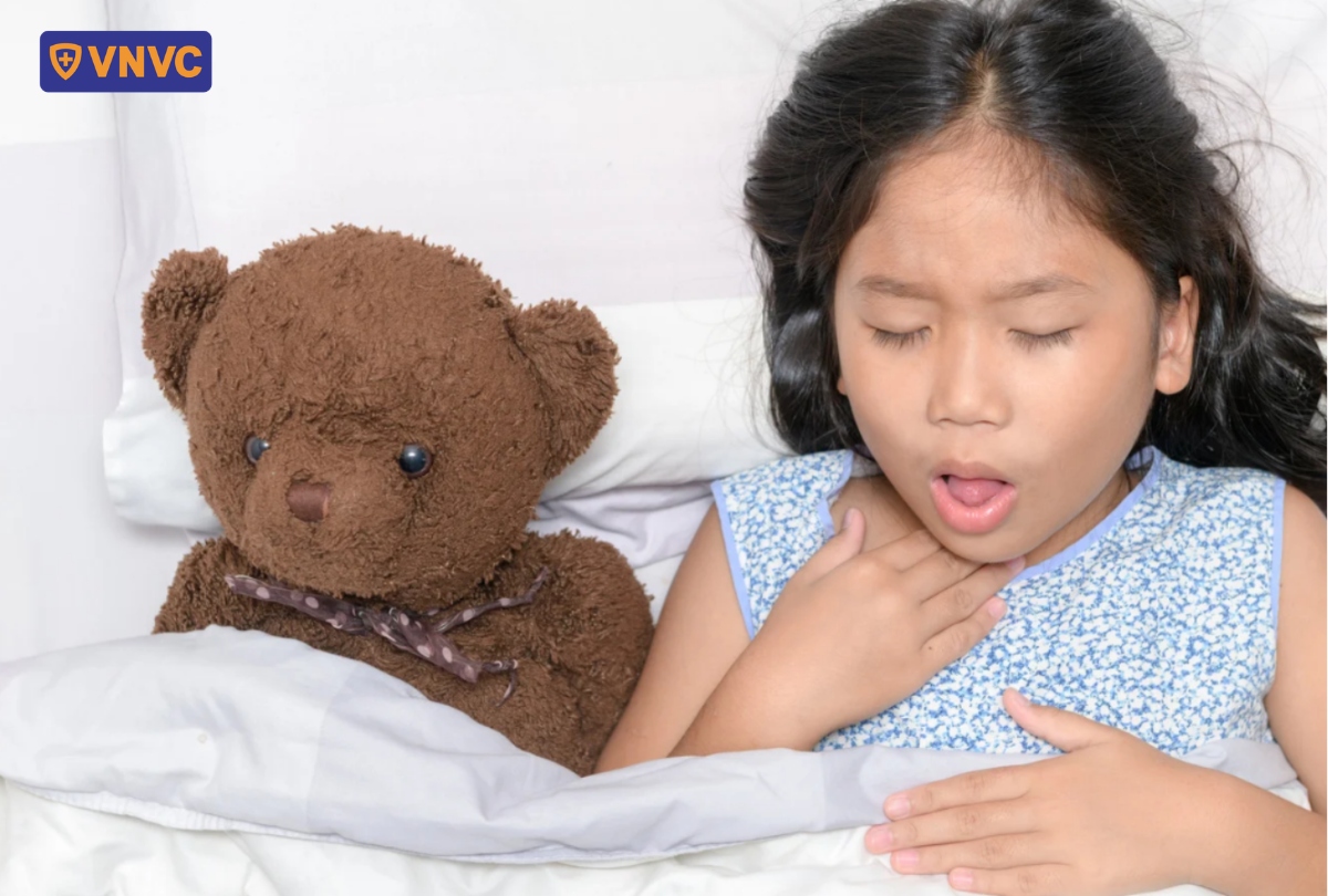 bé gái ho dữ dội