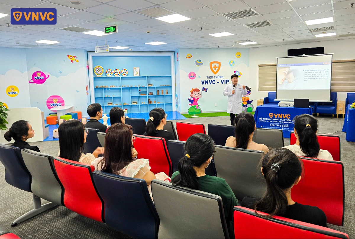 các mẹ tham dự lớp tư vấn
