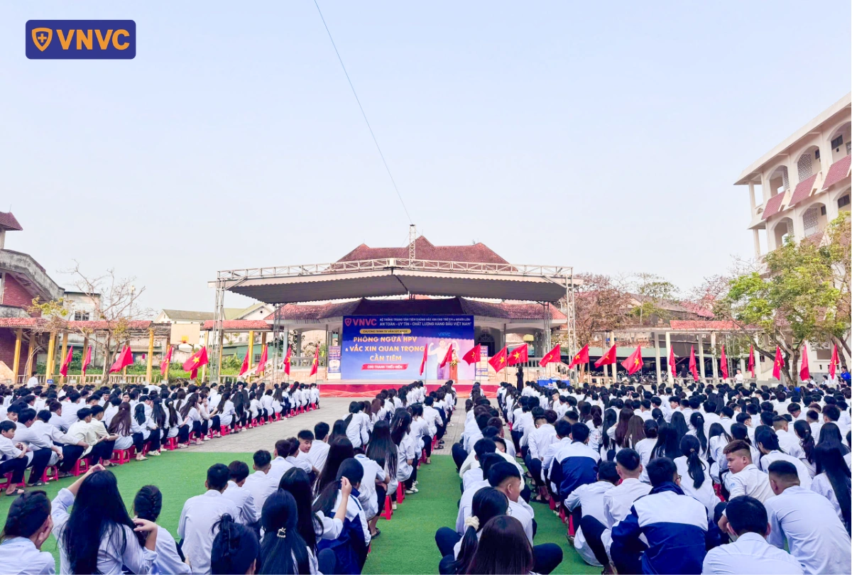 học sinh tham gia lớp tư vấn