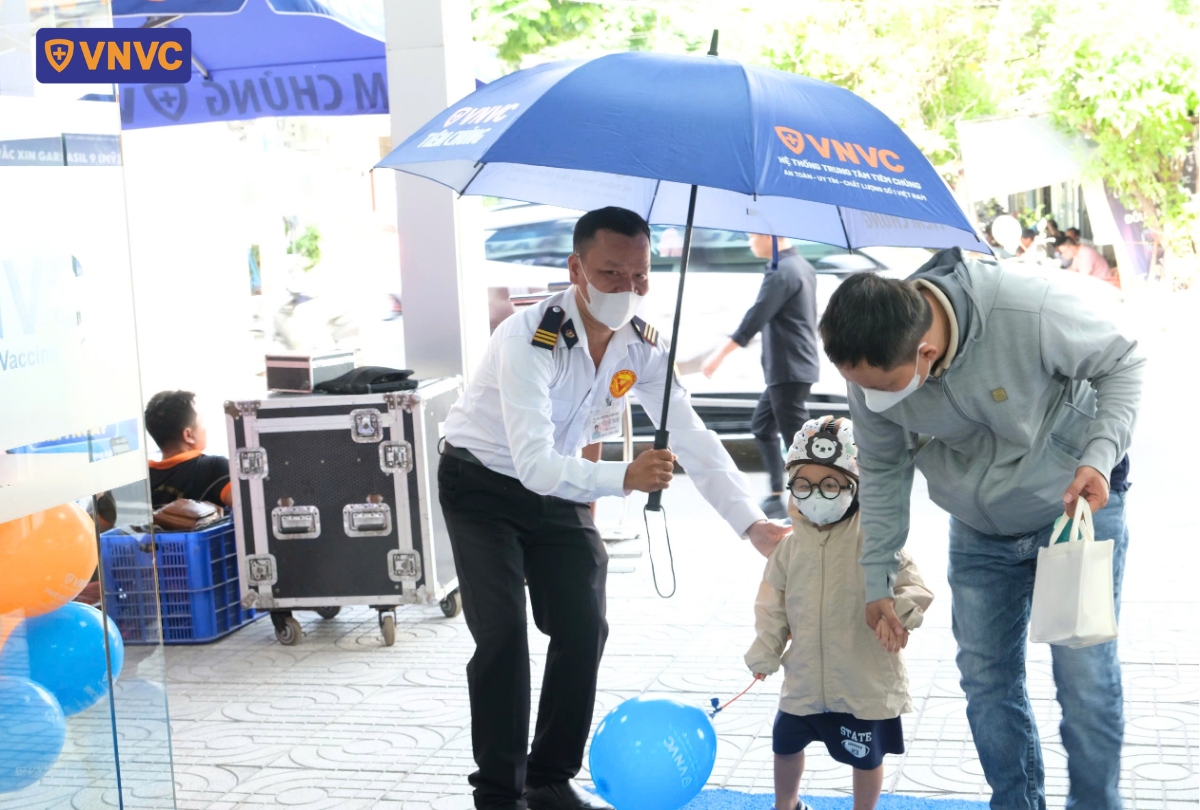 khách đến vnvc đỗ xuân hợp