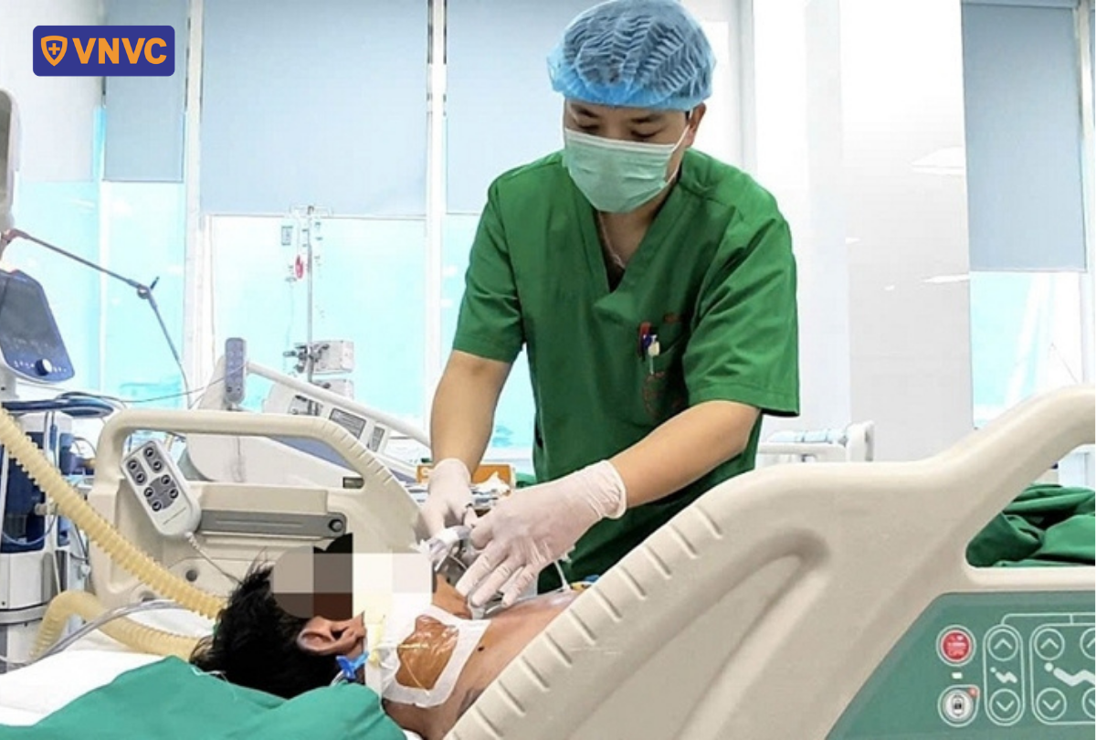 nhân viên y tế chăm sóc bệnh nhân