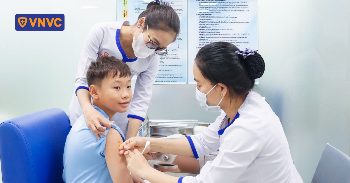 Mùa hè là thời điểm vàng để học sinh hoàn thành các mũi tiêm còn thiếu trước khai giảng