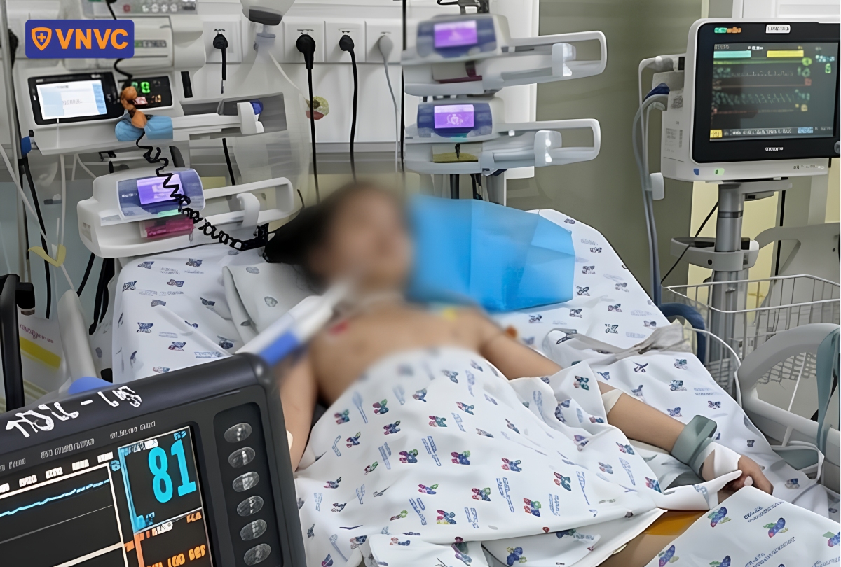 trẻ nhập viện cấp cứu do não mô cầu