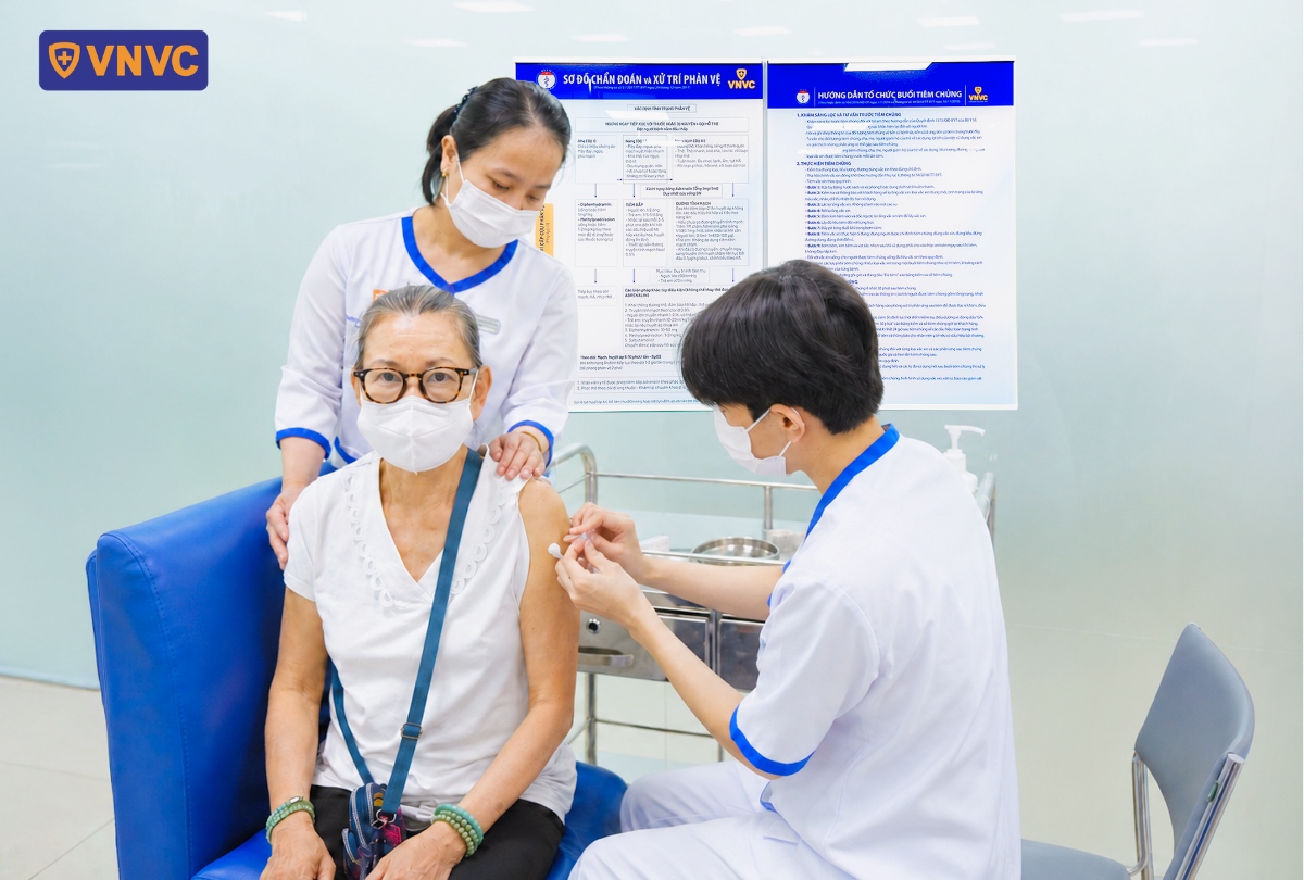 đi tiêm ngừa mùa vu lan