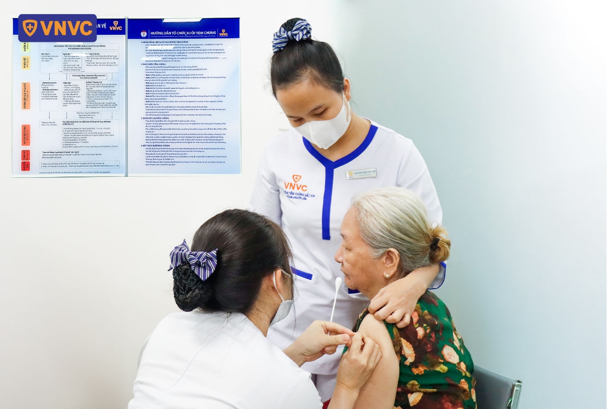 người cao tuổi tiêm ngừa