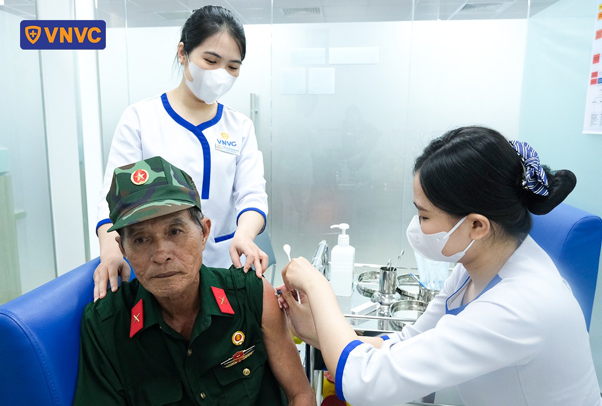 tiêm cúm miễn phí cho thương binh