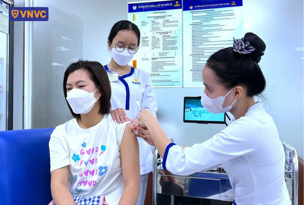 tiêm ngừa cho người phụ nữ