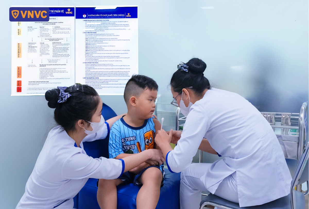 tiêm phòng ho gà cho trẻ