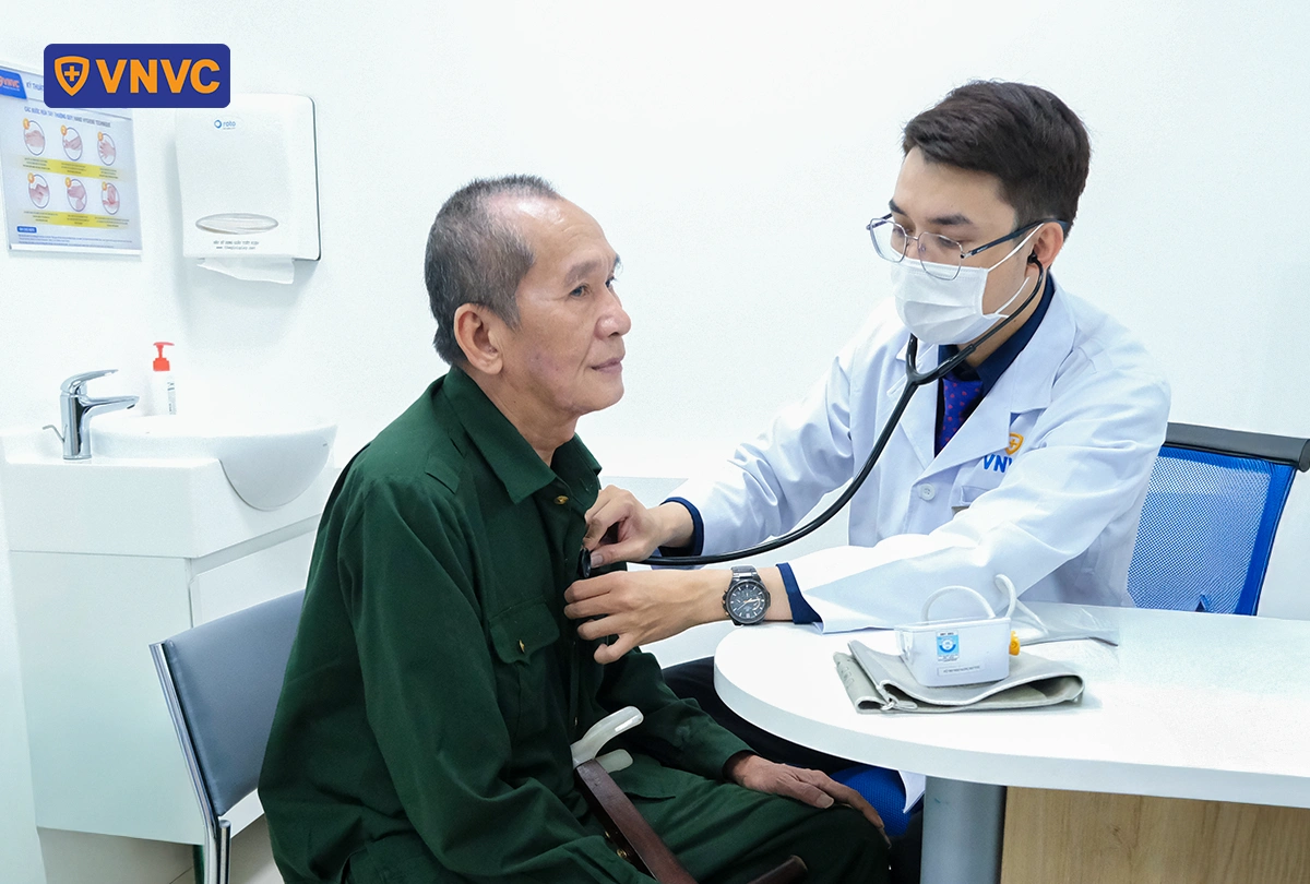tiêm vắc xin cho nam cựu binh