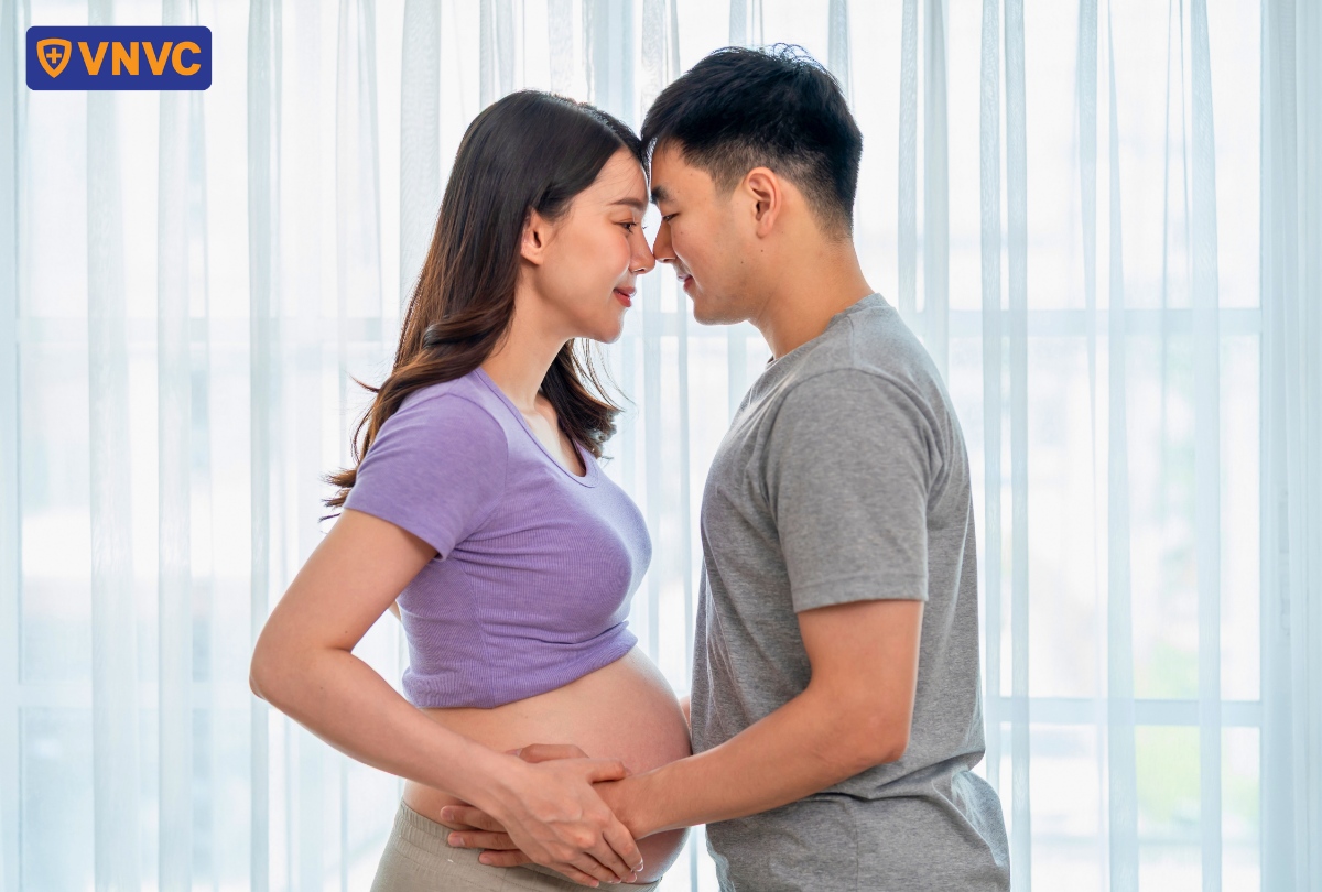 vợ chồng vui vì có thai