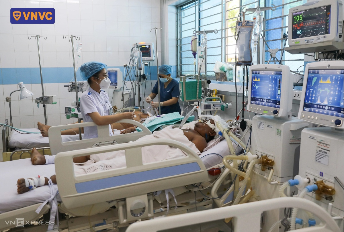 người lớn mắc sốt xuất huyết nguy kịch