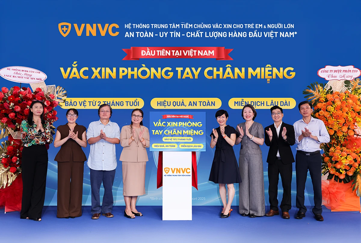 ra mắt vaccine tay chân miệng