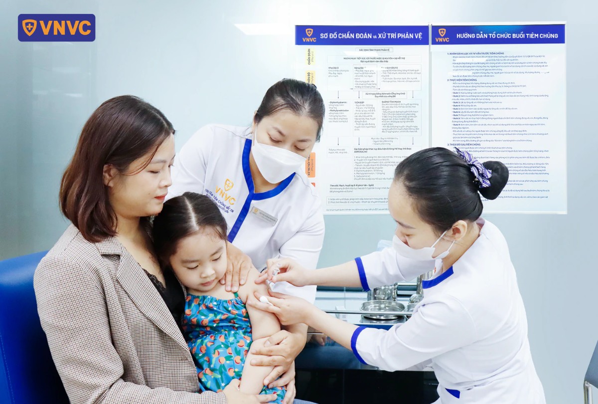tiêm phòng vắc xin để phòng bệnh tiêu hóa