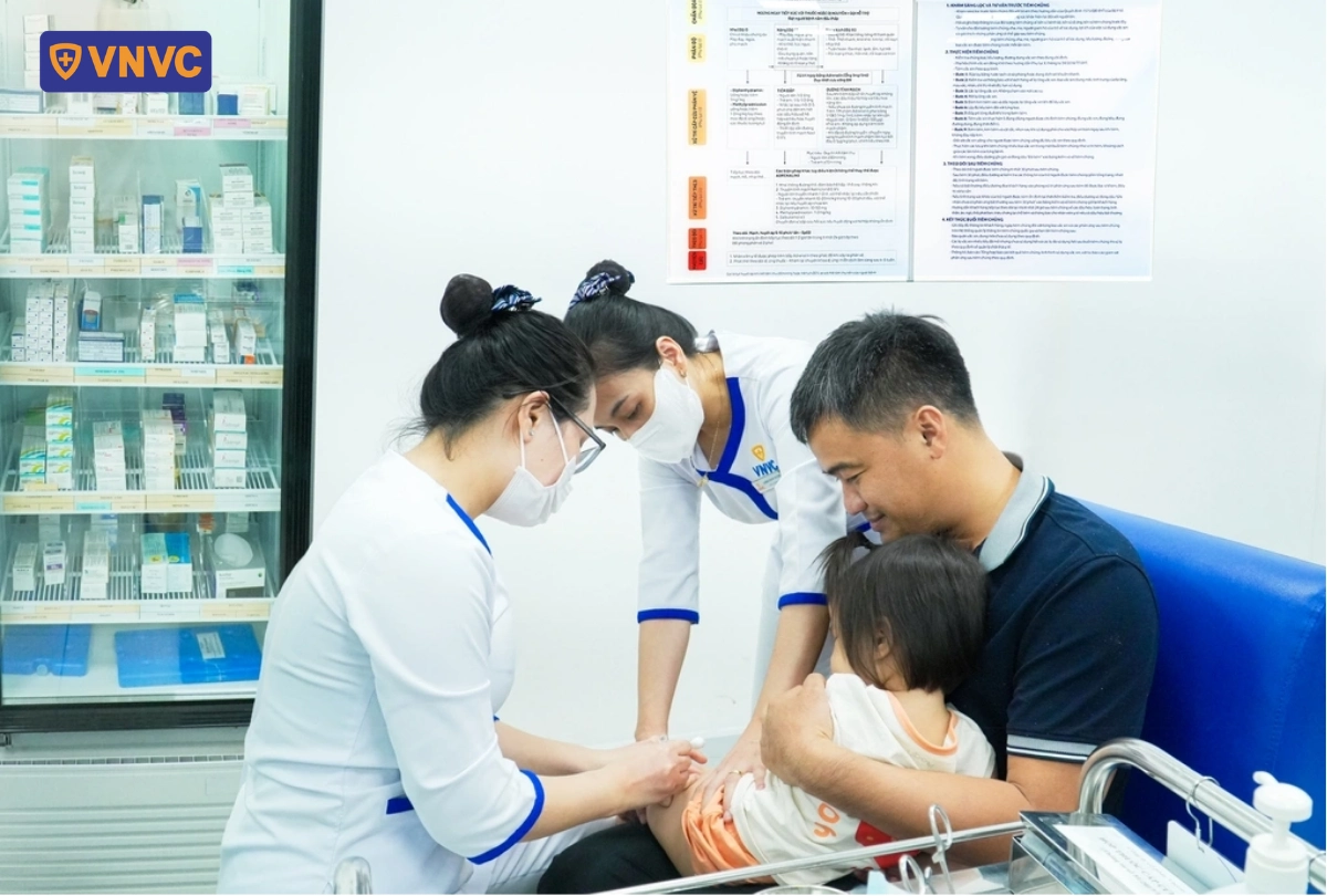 tiêm vắc xin cho trẻ em