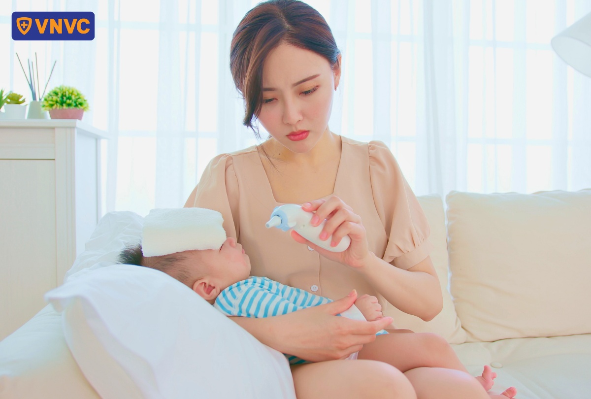 bé bị sốt do adenovirus