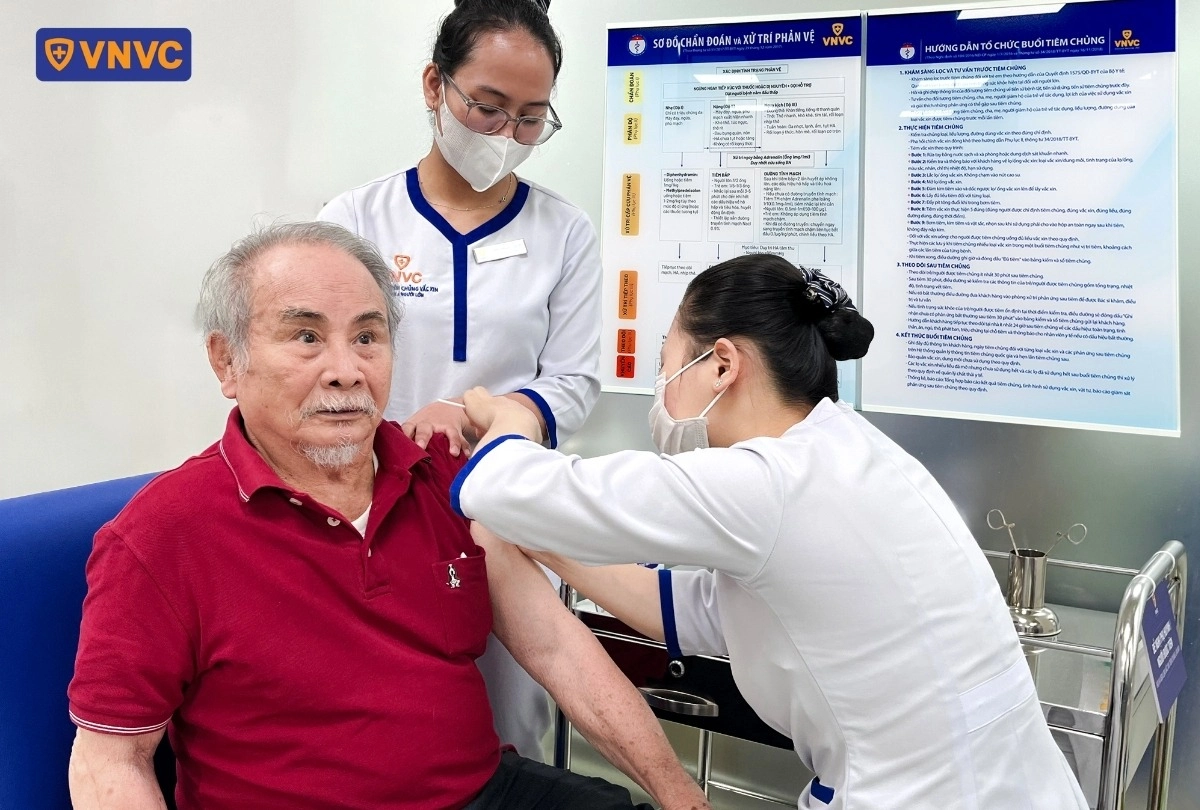 điều dưỡng tiêm ngừa cho người lớn