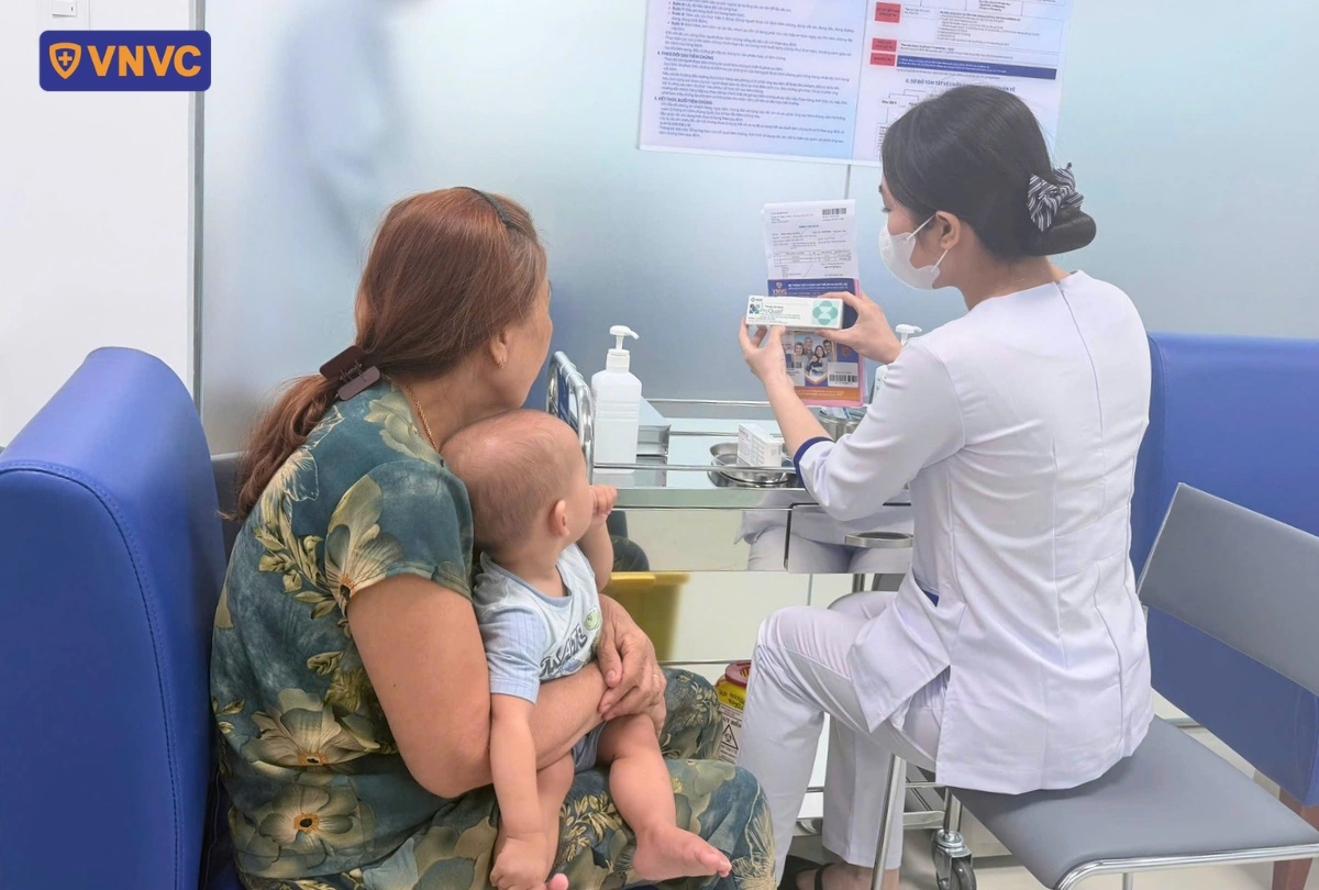 người dân đi tiêm ở vnvc duyên hải